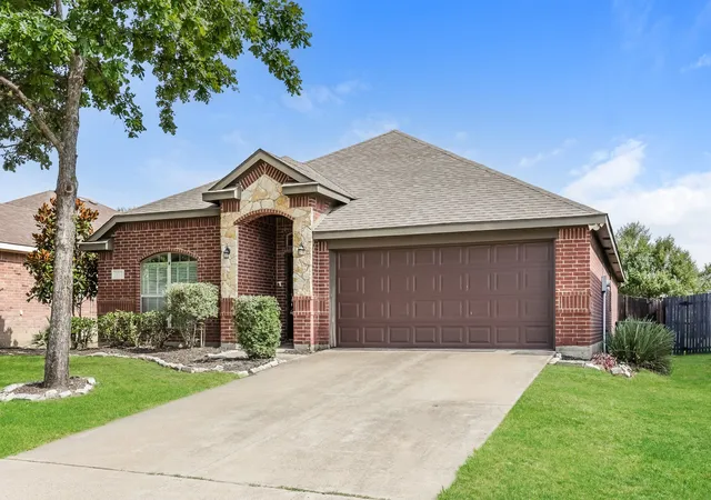 Photo 1 of Single family home for sale at 207 Rawhide St, Waxahachie, TX 75165 | MLS# 21329586 | Listing updated on 2026-09-11