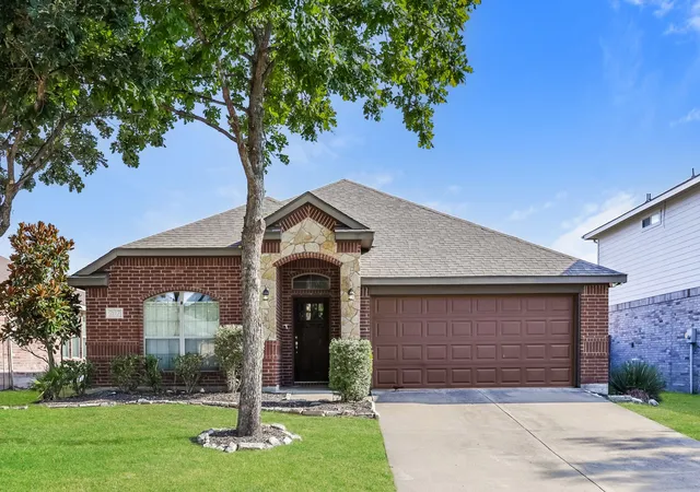 Photo 2 of Single family home for sale at 207 Rawhide St, Waxahachie, TX 75165 | MLS# 21329586 | Listing updated on 2026-09-11