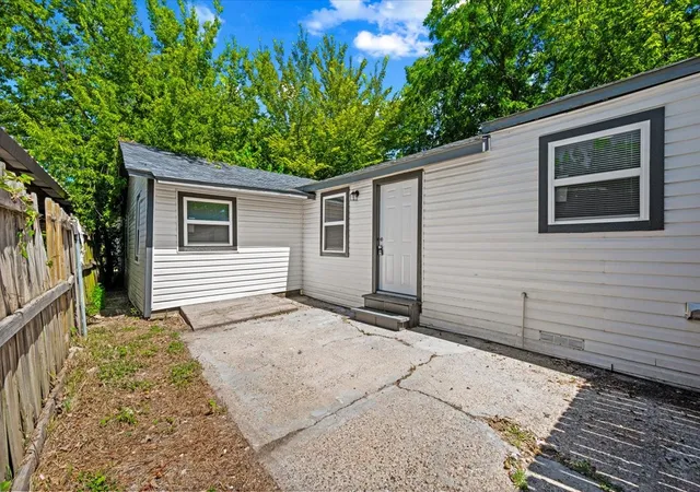 Photo 3 of Single family home for sale at 548 Ezekial Ave, Dallas, TX 75217 | MLS# 21327436 | Listing updated on 2026-09-11