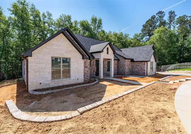 Photo 2 of Single family home for sale at 2546 Barton Creek Cir, Tyler, TX 75703 | MLS# 21330514 | Listing updated on 2026-10-03