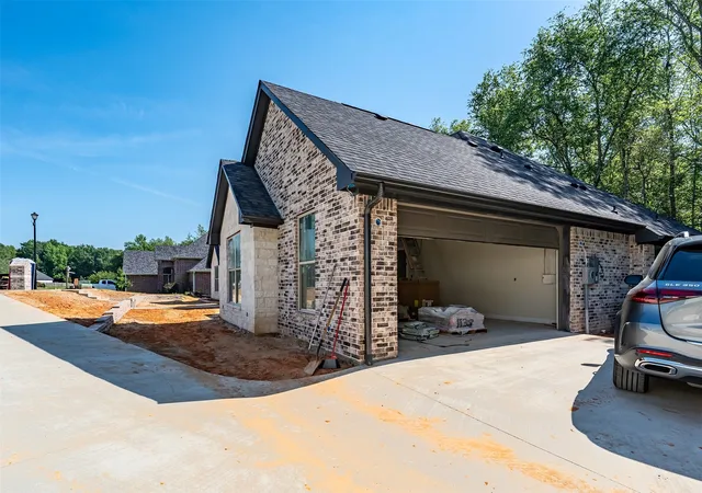 Photo 3 of Single family home for sale at 2546 Barton Creek Cir, Tyler, TX 75703 | MLS# 21330514 | Listing updated on 2026-10-03