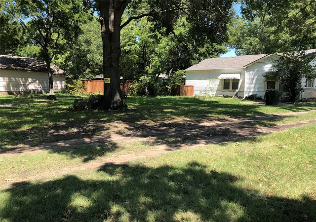 Photo 2 of Single family home for sale at 1115 W Lamar St, Sherman, TX 75092 | MLS# 21329818 | Listing updated on 2026-09-14