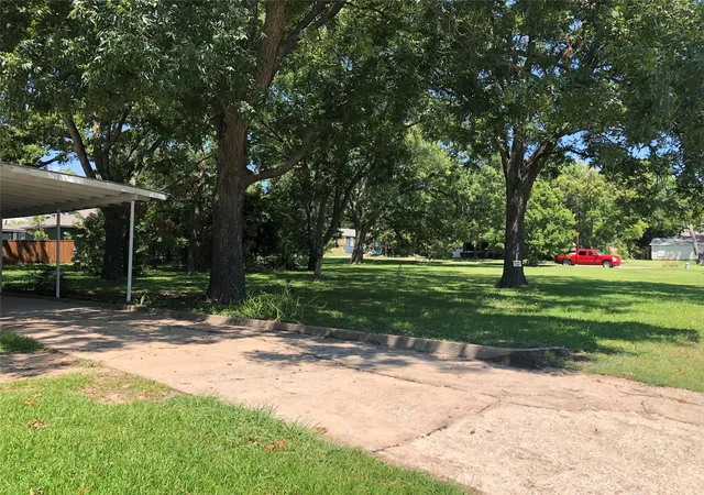 Photo 3 of Single family home for sale at 1115 W Lamar St, Sherman, TX 75092 | MLS# 21329818 | Listing updated on 2026-09-14