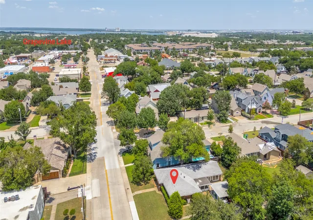 Photo 3 of Single family home for sale at 311 S Dooley St, Grapevine, TX 76051 | MLS# 21327470 | Listing updated on 2026-09-18
