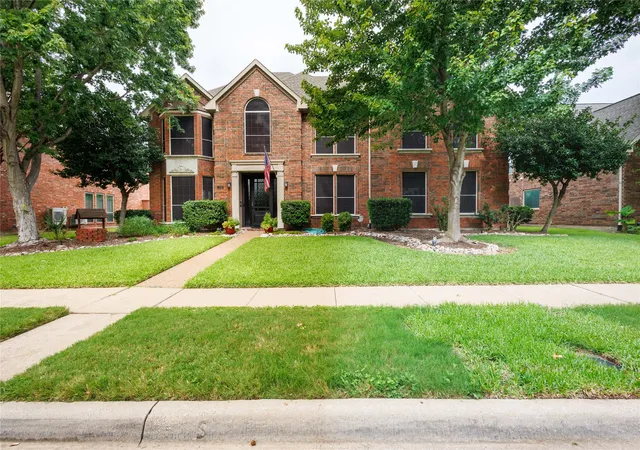 Photo 1 of Single family home for sale at 194 Chinaberry Wy, Coppell, TX 75019 | MLS# 21330170 | Listing updated on 2026-09-29