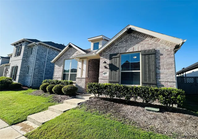 Photo 2 of Single family home for sale at 2537 Stella Ln, Justin, TX 76247 | MLS# 21313362 | Listing updated on 2026-09-11