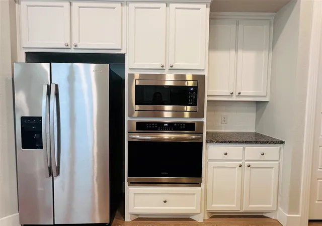Photo 4 of Single family home for sale at 2537 Stella Ln, Justin, TX 76247 | MLS# 21313362 | Listing updated on 2026-09-11