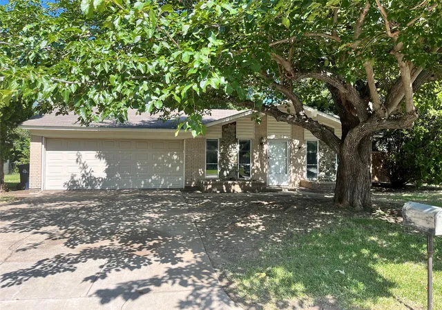 Single family home for sale at 3312 Valley View Rd, Denton, TX 76209 | MLS# 21319093
