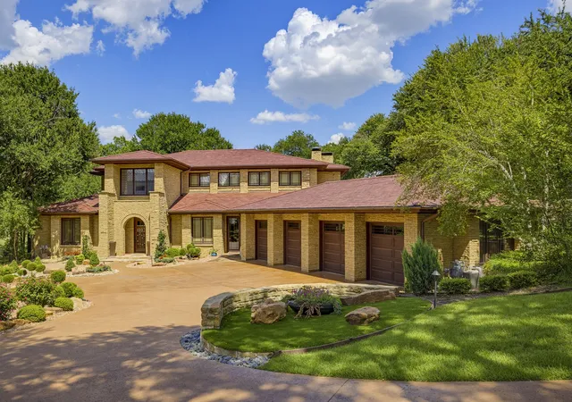 Photo 1 of Single family home for sale at 6816 Oak Hill Dr, Fort Worth, TX 76132 | MLS# 21326276 | Listing updated on 2026-09-11