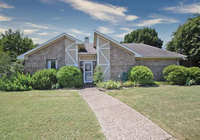 Photo 3 of Single family home for sale at 1214 Clearview Dr, Allen, TX 75002 | MLS# 21330978 | Listing updated on 2026-09-11