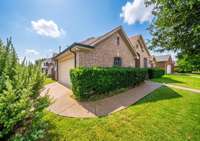 Photo 3 of Sale Pending at 701 Boone Trl, Mansfield, TX 76063 | MLS# 21330529 | Listing updated on 2026-09-08