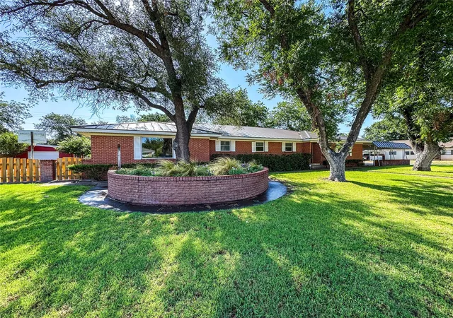 Photo 1 of Single family home for sale at 1102 N Avenue G, Haskell, TX 79521 | MLS# 21330675 | Listing updated on 2026-09-14