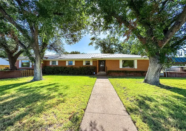 Photo 2 of Single family home for sale at 1102 N Avenue G, Haskell, TX 79521 | MLS# 21330675 | Listing updated on 2026-09-14