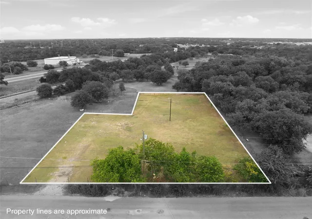 Photo 1 of Sale Pending at 4112 Pecan Ln, Waco, TX 76705 | MLS# 21329580 | Listing updated on 2026-08-02