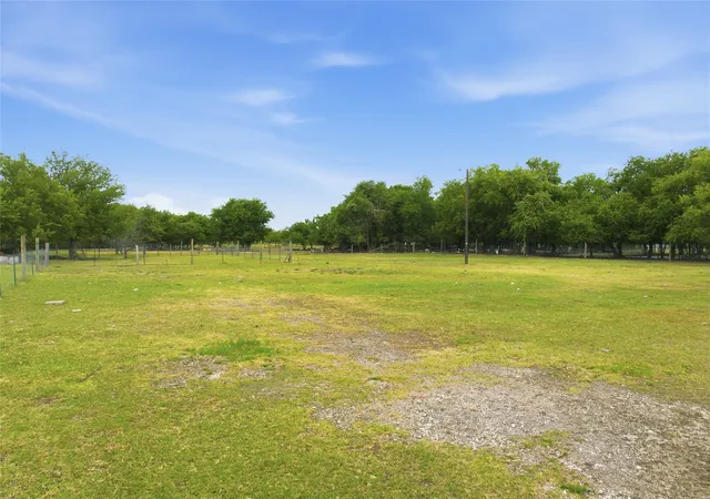 Photo 2 of Sale Pending at 4112 Pecan Ln, Waco, TX 76705 | MLS# 21329580 | Listing updated on 2026-08-02
