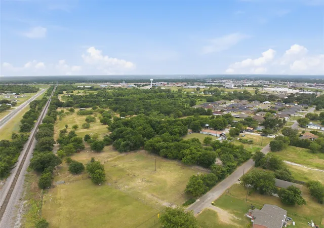 Photo 4 of Sale Pending at 4112 Pecan Ln, Waco, TX 76705 | MLS# 21329580 | Listing updated on 2026-08-02