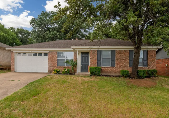 Photo 1 of Single family home for sale at 6410 Springfield Dr, Arlington, TX 76016 | MLS# 21330489 | Listing updated on 2026-09-14