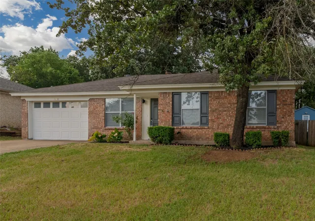 Photo 2 of Single family home for sale at 6410 Springfield Dr, Arlington, TX 76016 | MLS# 21330489 | Listing updated on 2026-09-14