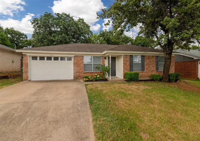 Photo 3 of Single family home for sale at 6410 Springfield Dr, Arlington, TX 76016 | MLS# 21330489 | Listing updated on 2026-09-14