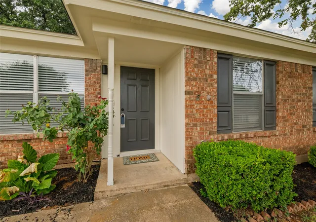 Photo 3 of Single family home for sale at 6410 Springfield Dr, Arlington, TX 76016 | MLS# 21330489 | Listing updated on 2026-09-14