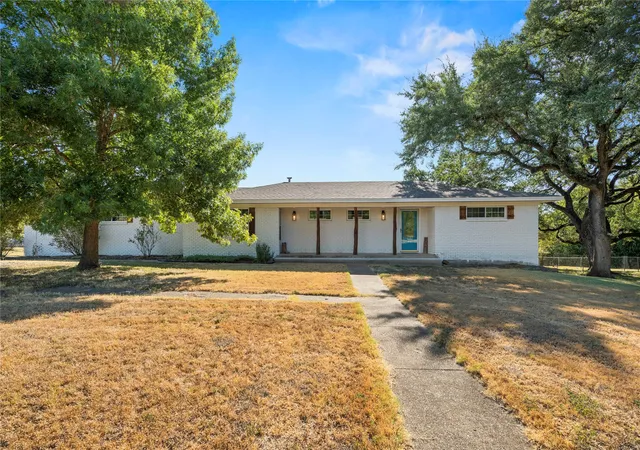 Photo 1 of Sale Pending at 1305 S Old Temple Rd, Lorena, TX 76655 | MLS# 21331346 | Listing updated on 2026-09-15