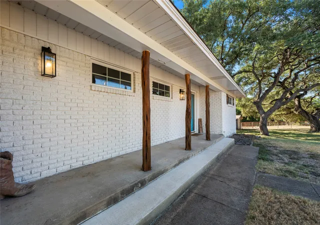 Photo 2 of Sale Pending at 1305 S Old Temple Rd, Lorena, TX 76655 | MLS# 21331346 | Listing updated on 2026-09-15