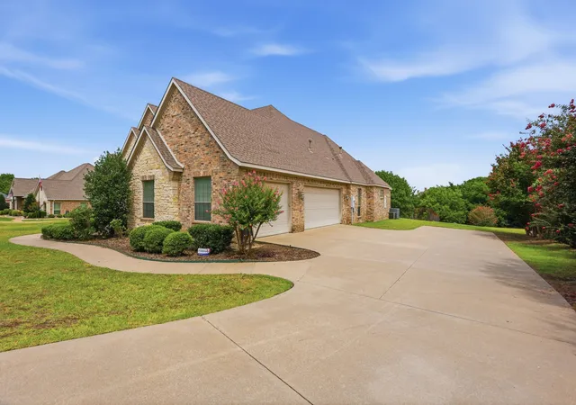 Photo 3 of Sale Pending at 5030 Monroe Ct, Midlothian, TX 76065 | MLS# 21330603 | Listing updated on 2026-09-21