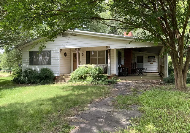 Photo 3 of Single family home for sale at 16926 County Road 4336, Larue, TX 75770 | MLS# 21329405 | Listing updated on 2026-09-17