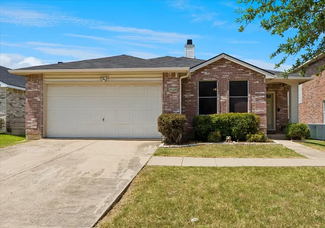 Photo 1 of Sale Pending at 3525 Lipizzan Dr, Denton, TX 76210 | MLS# 21329731 | Listing updated on 2026-09-10
