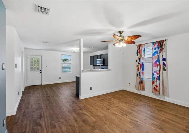 Photo 3 of Sale Pending at 3525 Lipizzan Dr, Denton, TX 76210 | MLS# 21329731 | Listing updated on 2026-09-10