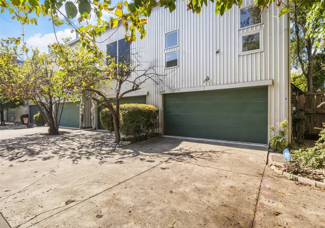 Photo 2 of Townhouse for sale at 3809 San Jacinto St #E, Dallas, TX 75204 | MLS# 21330282 | Listing updated on 2026-09-12