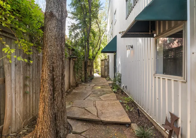 Photo 3 of Townhouse for sale at 3809 San Jacinto St #E, Dallas, TX 75204 | MLS# 21330282 | Listing updated on 2026-09-12