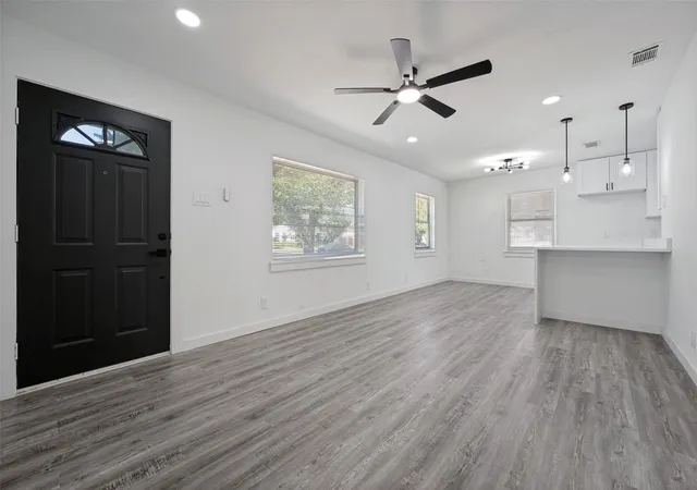 Photo 1 of Sale Pending at 209 W 12Th St, Irving, TX 75060 | MLS# 21331384 | Listing updated on 2026-09-22