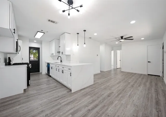 Photo 3 of Sale Pending at 209 W 12Th St, Irving, TX 75060 | MLS# 21331384 | Listing updated on 2026-09-22
