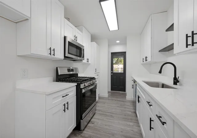 Photo 4 of Sale Pending at 209 W 12Th St, Irving, TX 75060 | MLS# 21331384 | Listing updated on 2026-09-22