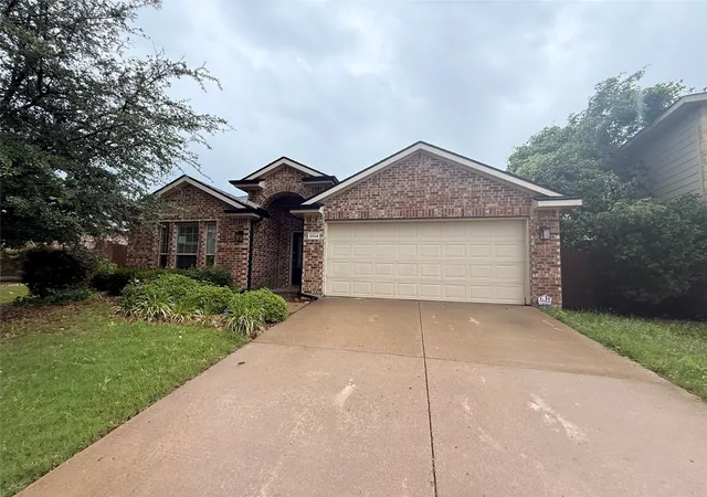 Photo 1 of Sale Pending at 2004 Samantha Ln, Heartland, TX 75126 | MLS# 21331594 | Listing updated on 2026-09-21