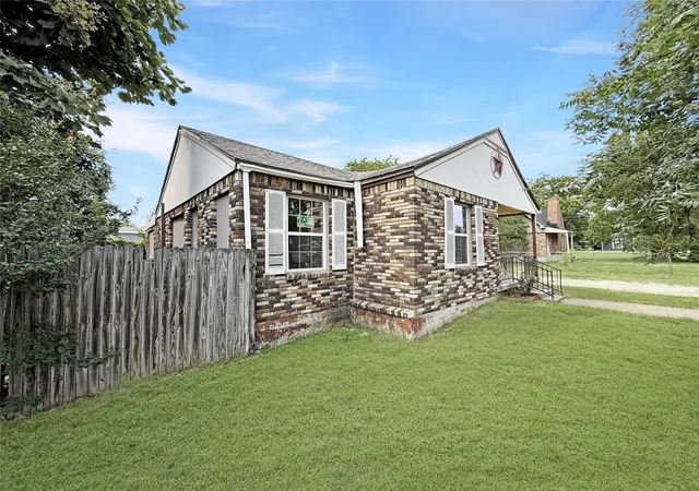 Photo 3 of Single family home for sale at 104 S 6th St, Godley, TX 76044 | MLS# 21331245 | Listing updated on 2026-09-15