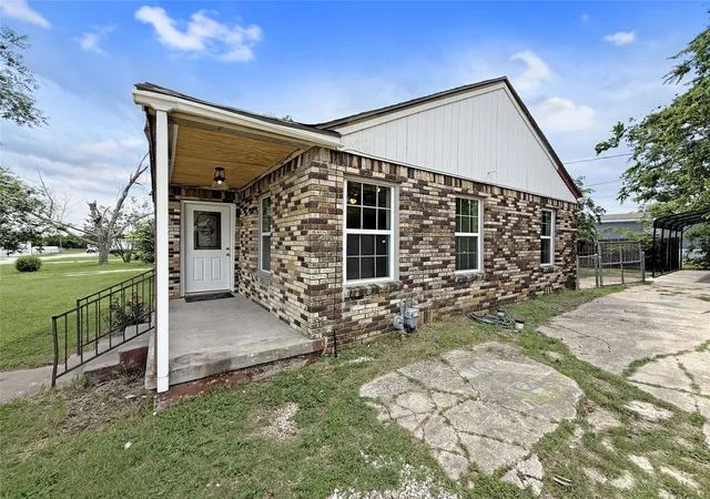 Photo 3 of Single family home for sale at 104 S 6Th St, Godley, TX 76044 | MLS# 21331245 | Listing updated on 2026-09-15
