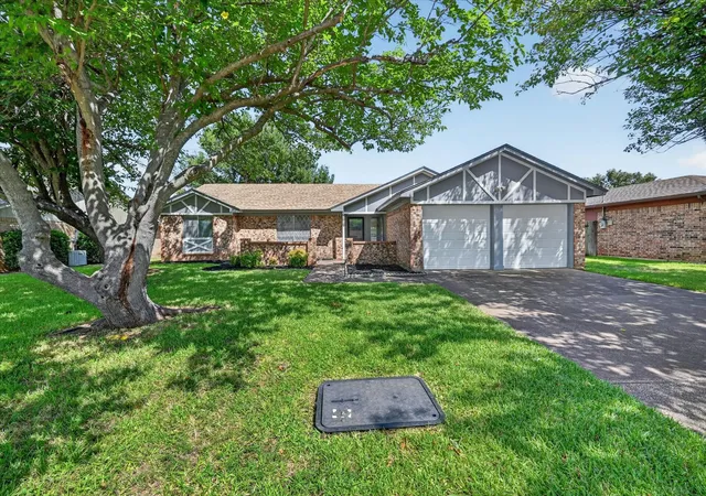Photo 1 of Single family home for sale at 3619 Ceran Dr, Arlington, TX 76016 | MLS# 21325892 | Listing updated on 2026-09-12
