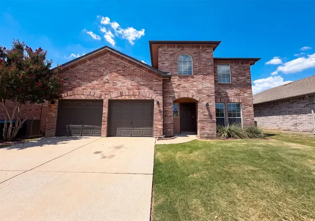 Photo 1 of Sale Pending at 3605 Lazy River Ranch Rd, Roanoke, TX 76262 | MLS# 21331637 | Listing updated on 2026-09-10