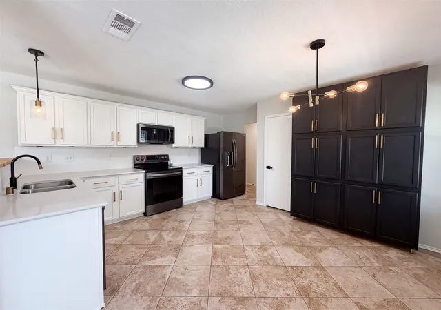 Photo 2 of Sale Pending at 3605 Lazy River Ranch Rd, Roanoke, TX 76262 | MLS# 21331637 | Listing updated on 2026-09-10