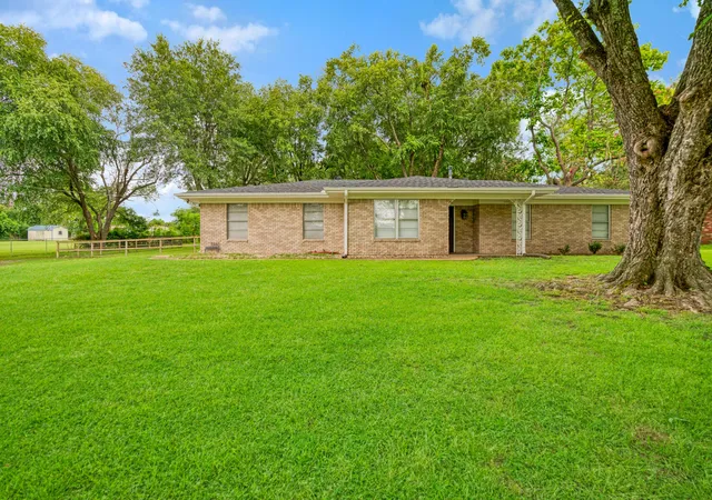 Photo 1 of Sale Pending at 5880 Pine Mill Rd, Reno, TX 75462 | MLS# 21330591 | Listing updated on 2026-09-23