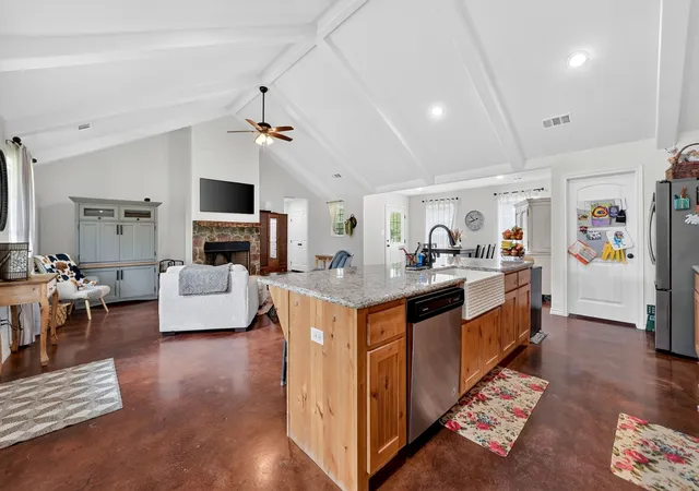 Photo 3 of Single family home for sale at 5198 County Road 2507, Caddo Mills, TX 75135 | MLS# 21331132 | Listing updated on 2026-10-01