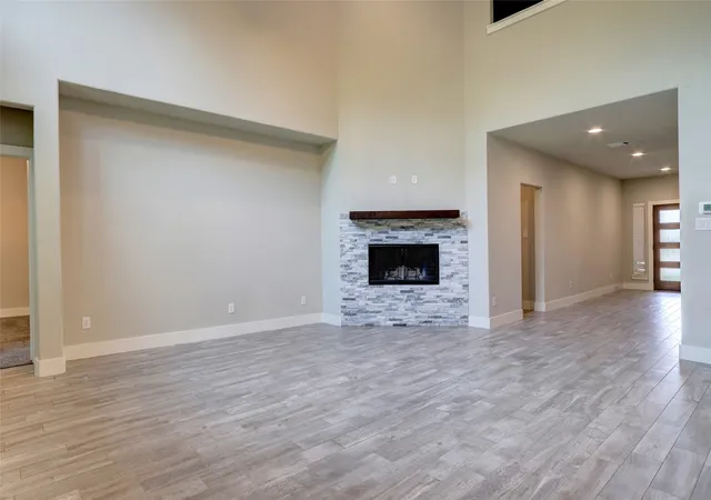 Photo 3 of Single family home for sale at 410 Mercer Dr, Nevada, TX 75173 | MLS# 21331706 | Listing updated on 2026-09-08