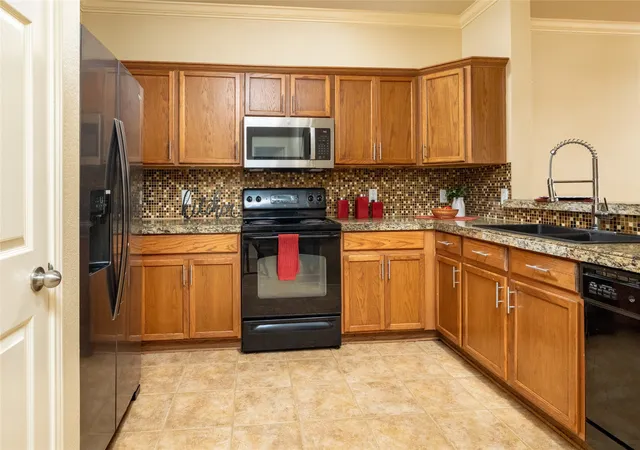 Photo 4 of Townhouse for sale at 2722 Hyde Park Dr, Grand Prairie, TX 75050 | MLS# 21297382 | Listing updated on 2026-09-13