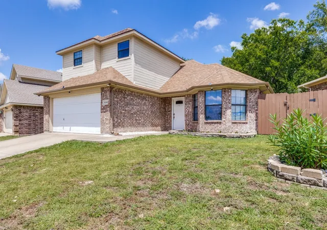 Photo 3 of Single family home for sale at 4220 Canyon Trl, Fort Worth, TX 76135 | MLS# 21328303 | Listing updated on 2026-09-12