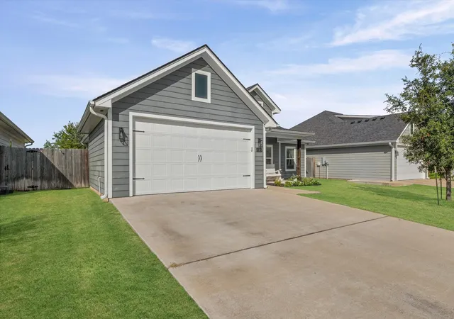 Photo 3 of Single family home for sale at 132 Swan Lake, Waco, TX 76708 | MLS# 21329446 | Listing updated on 2026-10-07