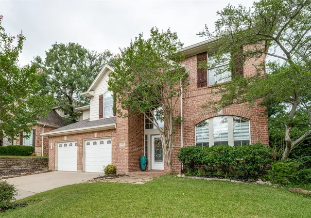 Photo 2 of Single family home for sale at 117 Red Bluff Dr, Lake Dallas, TX 75065 | MLS# 21322133 | Listing updated on 2026-09-21