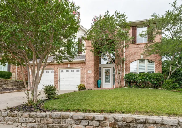 Photo 3 of Single family home for sale at 117 Red Bluff Dr, Lake Dallas, TX 75065 | MLS# 21322133 | Listing updated on 2026-09-21
