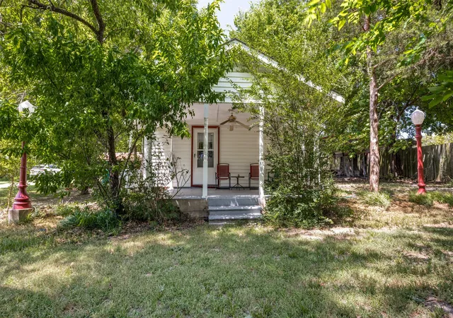 Photo 2 of Single family home for sale at 402 Jones St, Tom Bean, TX 75489 | MLS# 21330971 | Listing updated on 2026-08-02